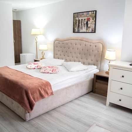 Casa Alis Ξενοδοχείο Oradea Εξωτερικό φωτογραφία